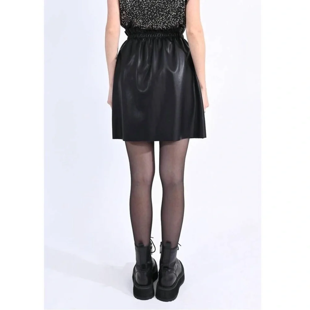 MOLLY BRACKEN Black Faux Leather Skirt with Button Detail Size Medium